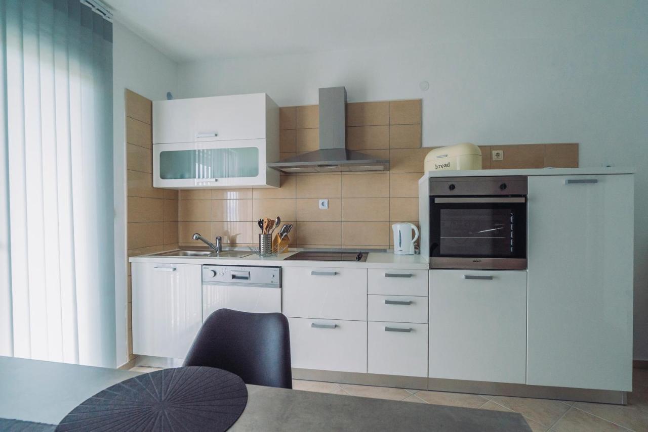 Apartmani Josip Подстрана Екстериор снимка