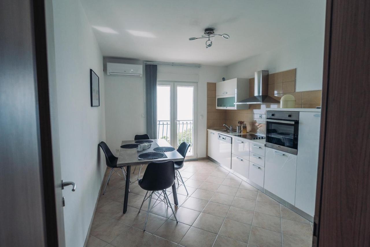 Apartmani Josip Подстрана Екстериор снимка