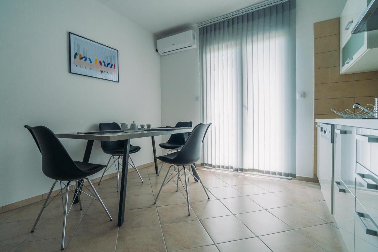 Apartmani Josip Подстрана Екстериор снимка