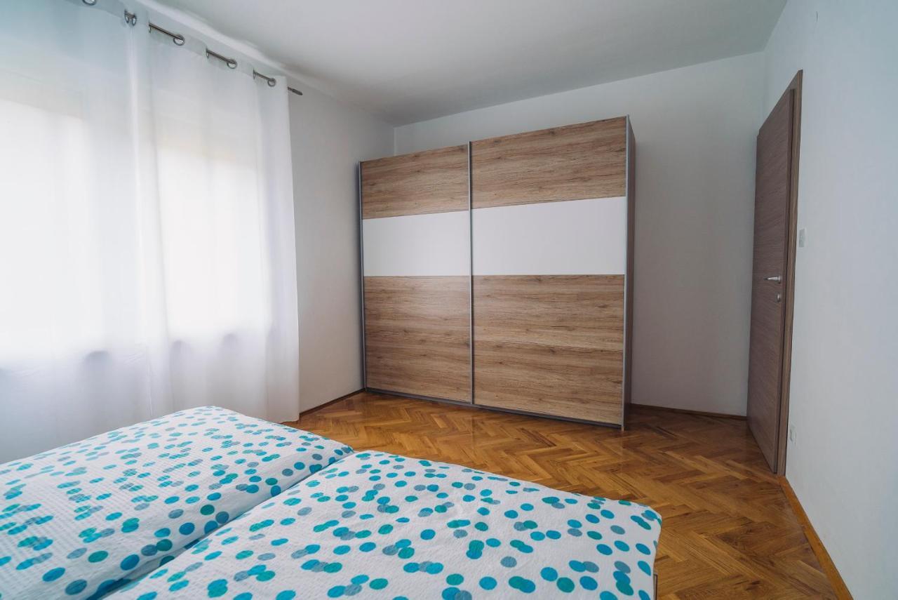 Apartmani Josip Подстрана Екстериор снимка