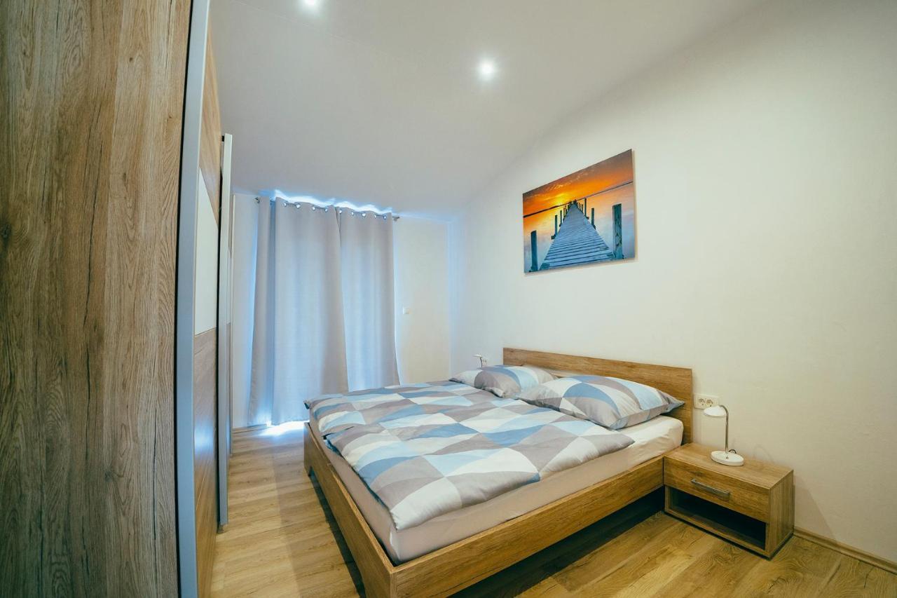 Apartmani Josip Подстрана Екстериор снимка